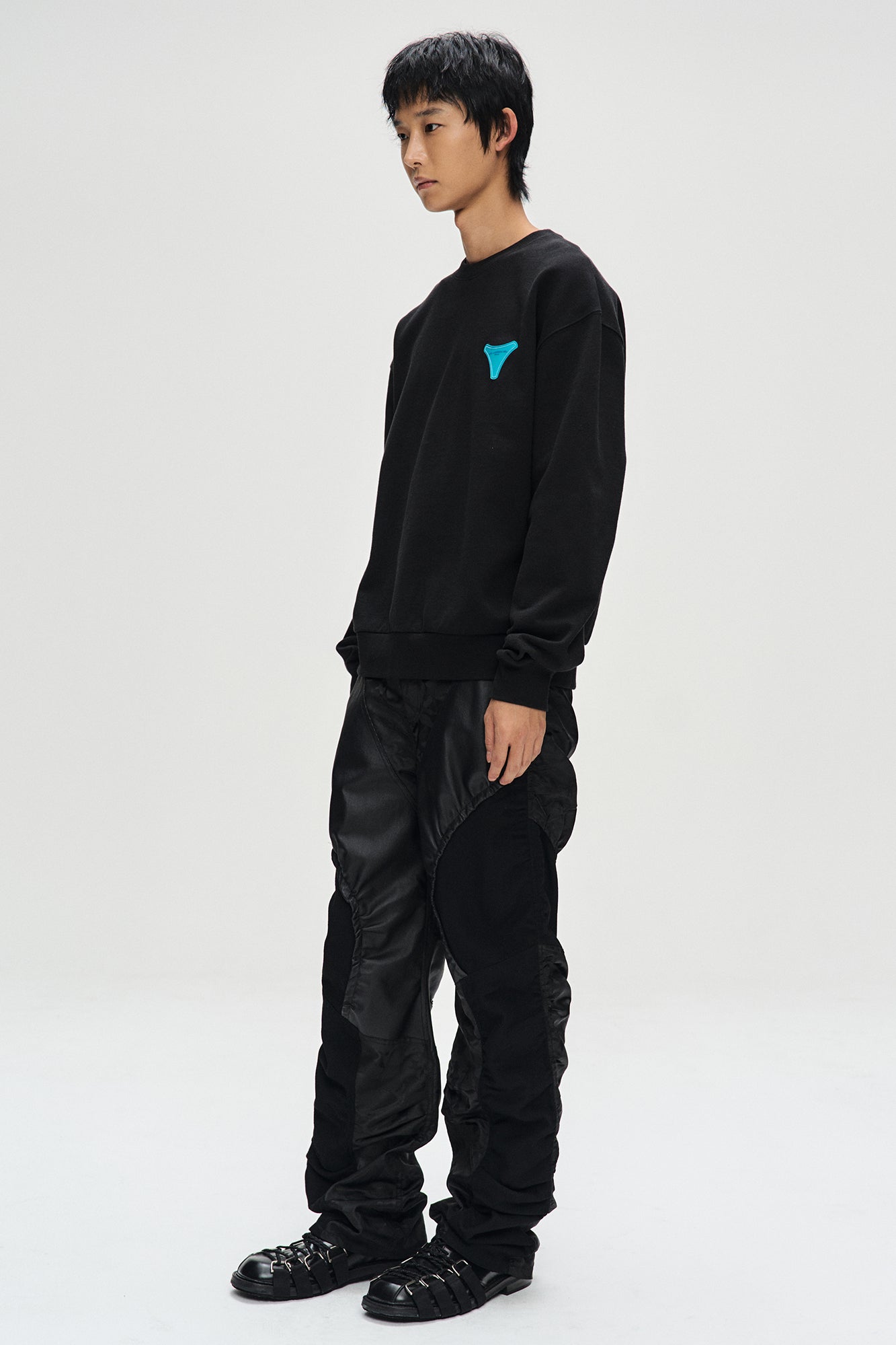 UNISEX STOOL PATCH LOGO SWEATSHIRTS atb1272u (BLACK)