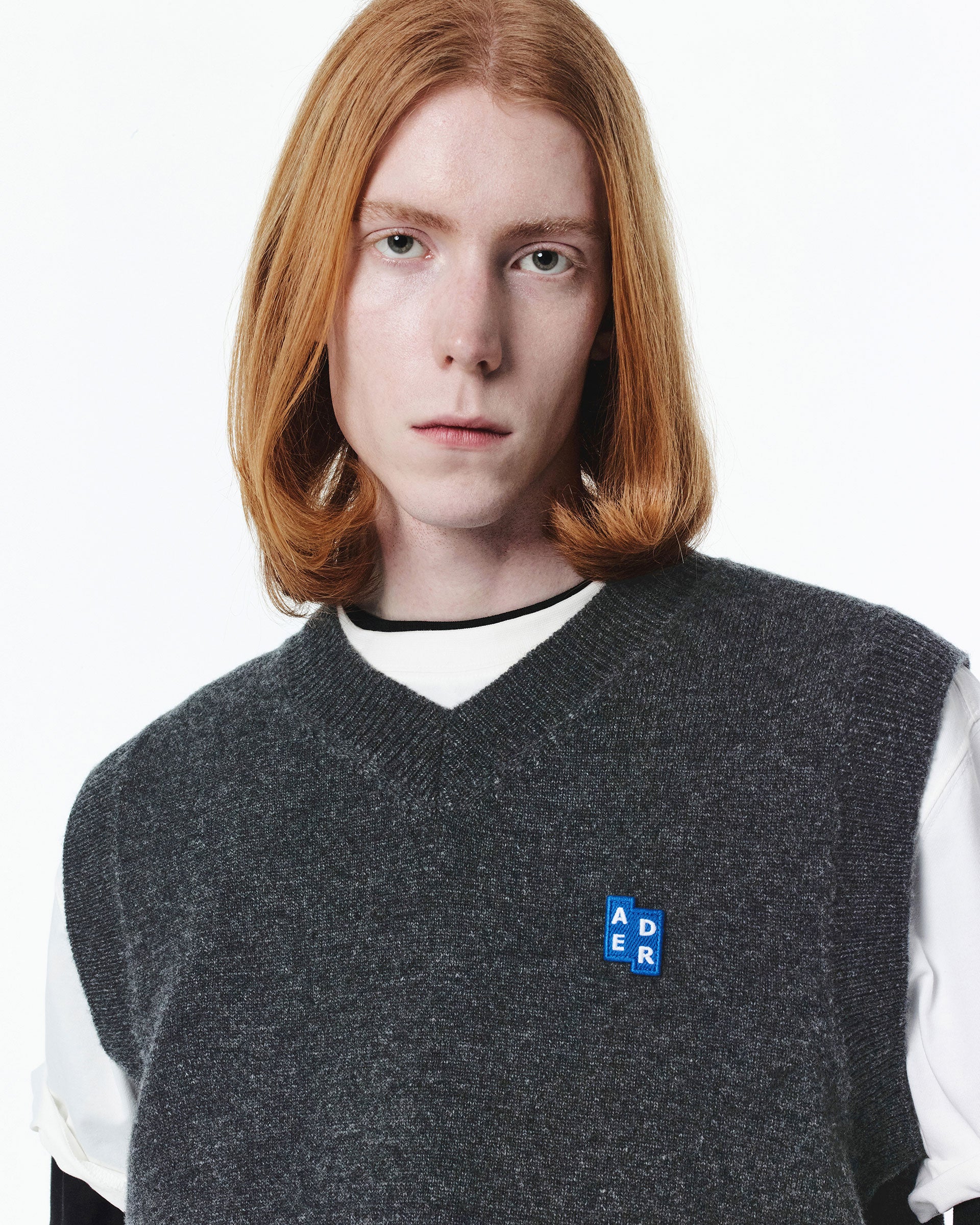 Sig; BL Tag knit vest 01