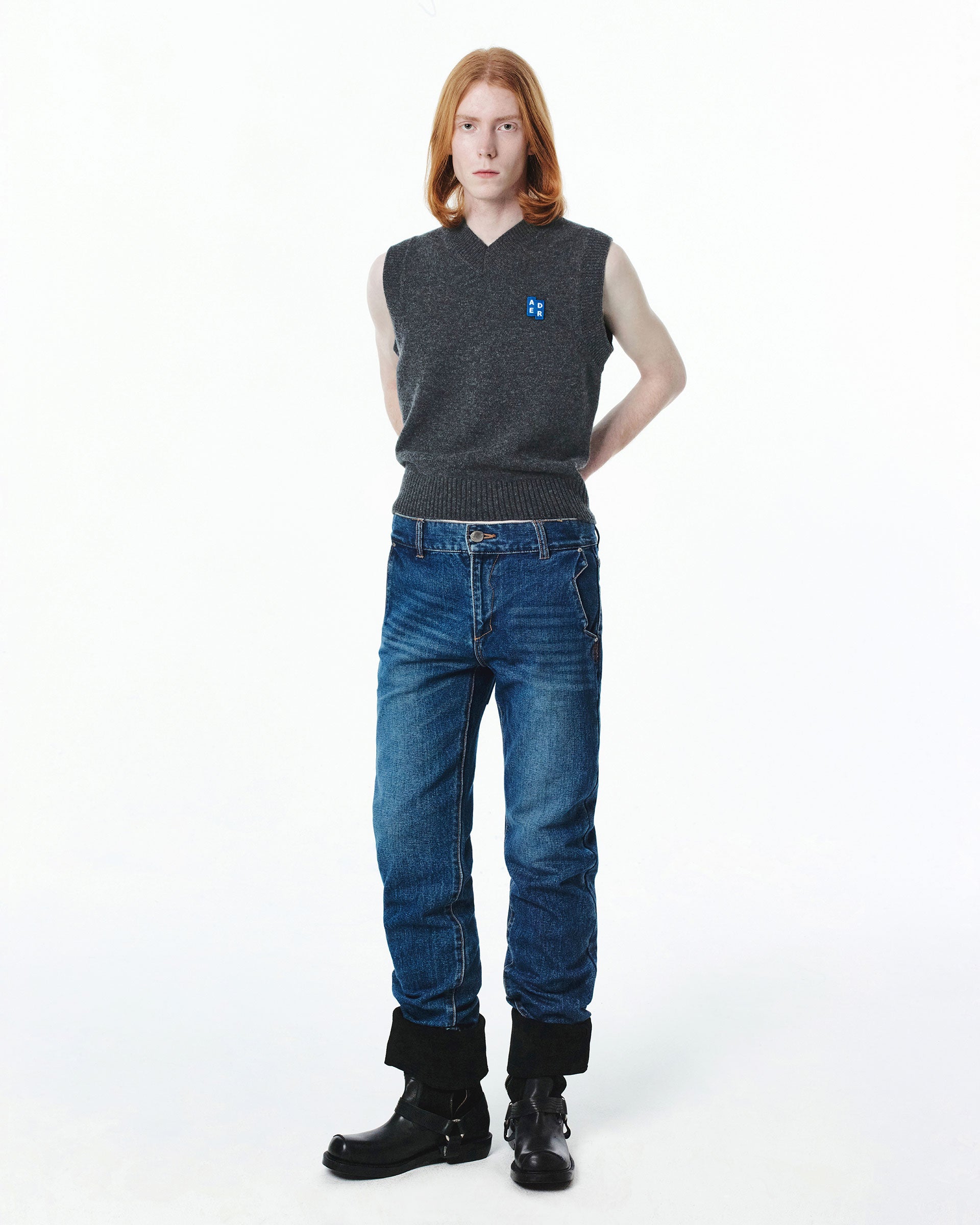 Sig; BL Tag knit vest 01