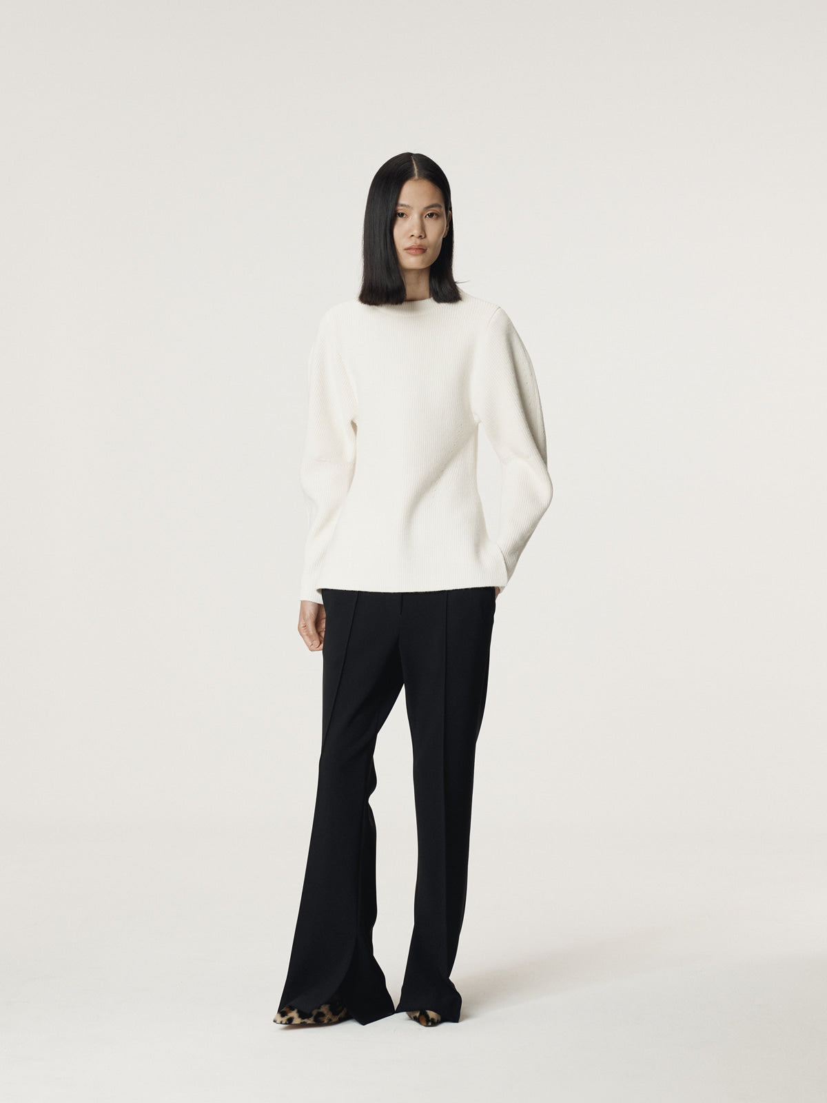 VOLUME SLEEVE STRUCTURED KNIT TOP (IVORY)