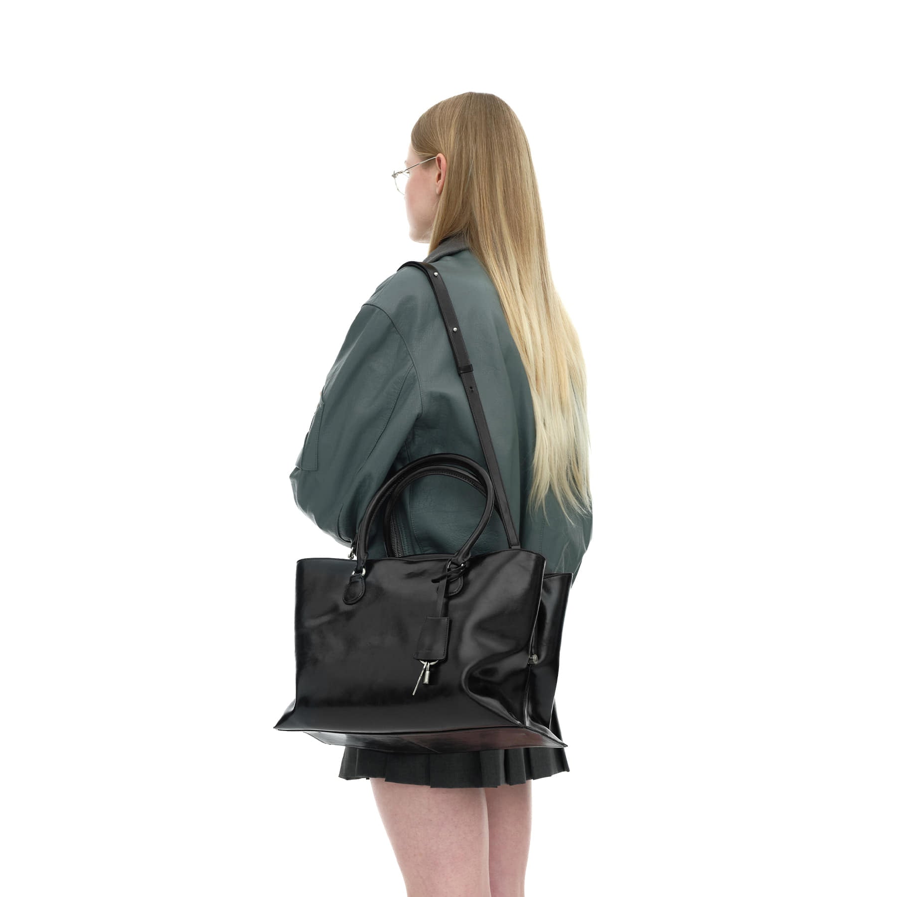 SHELL BROT LARGE [BLACK]