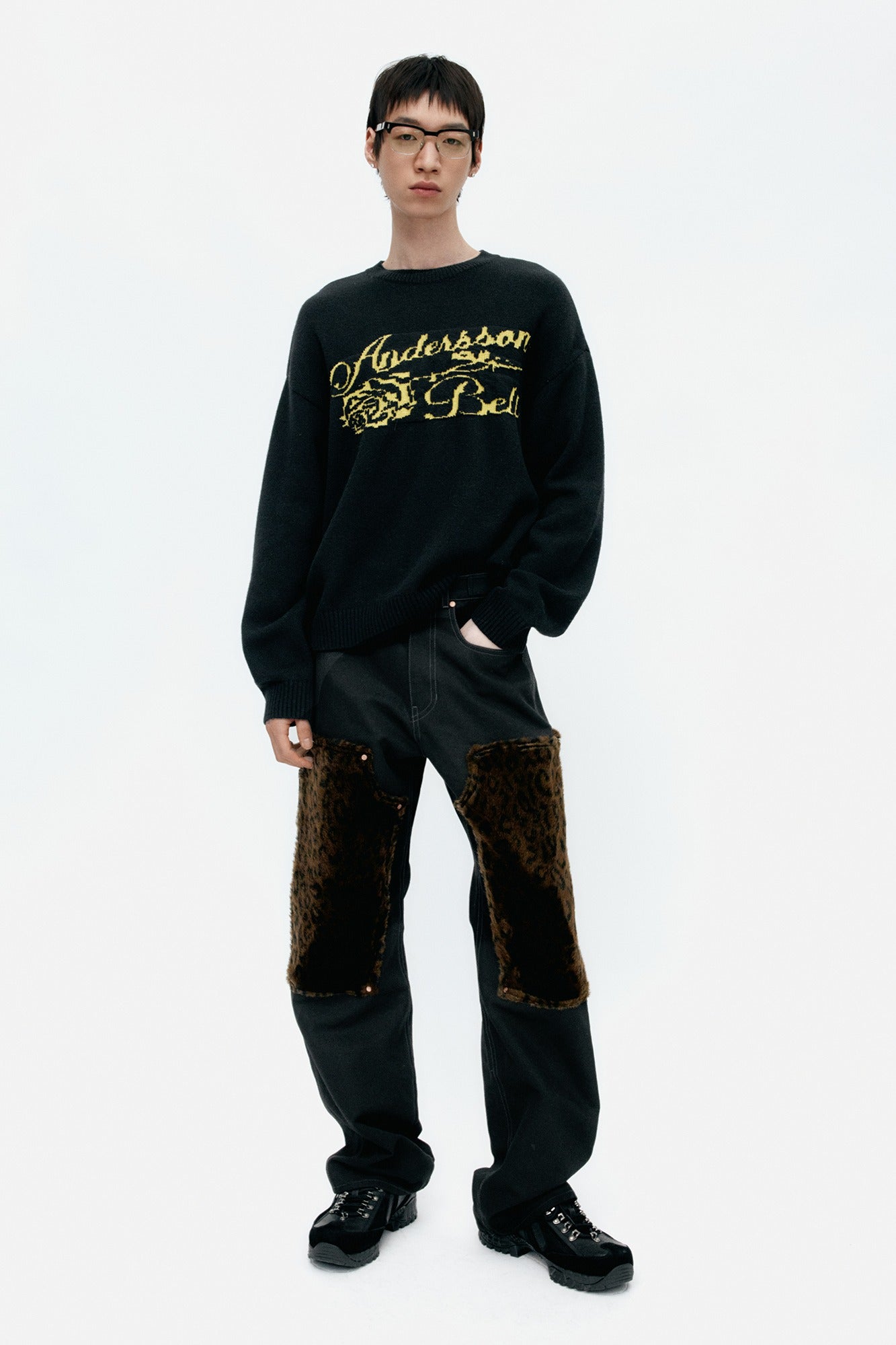 UNISEX CASHMERE ROSE CREW-NECK SWEATER atb1372u (BLACK)