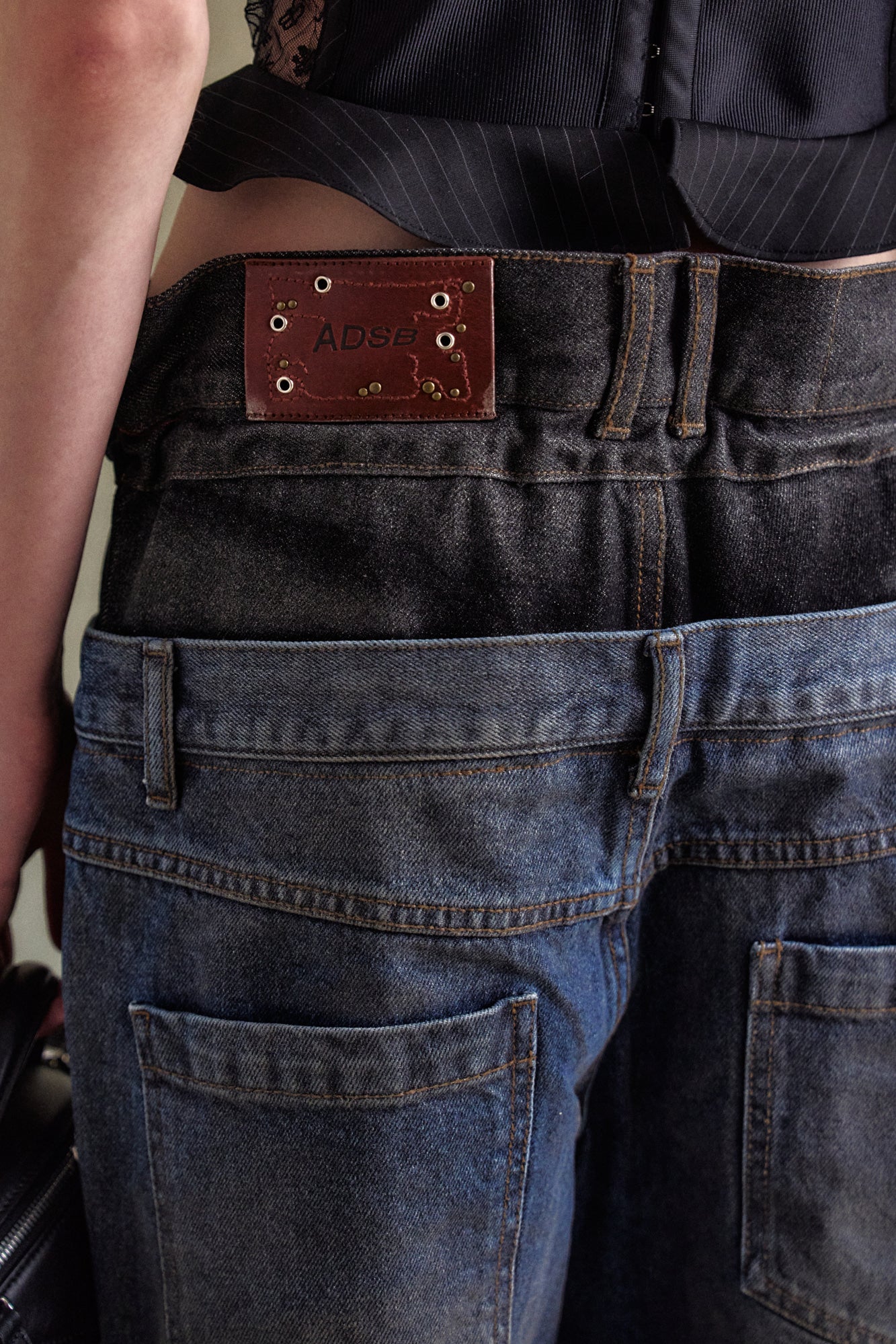 DUSTY SPRAY DOUBLE WAIST JEANS apa831w (BLUE BLACK)