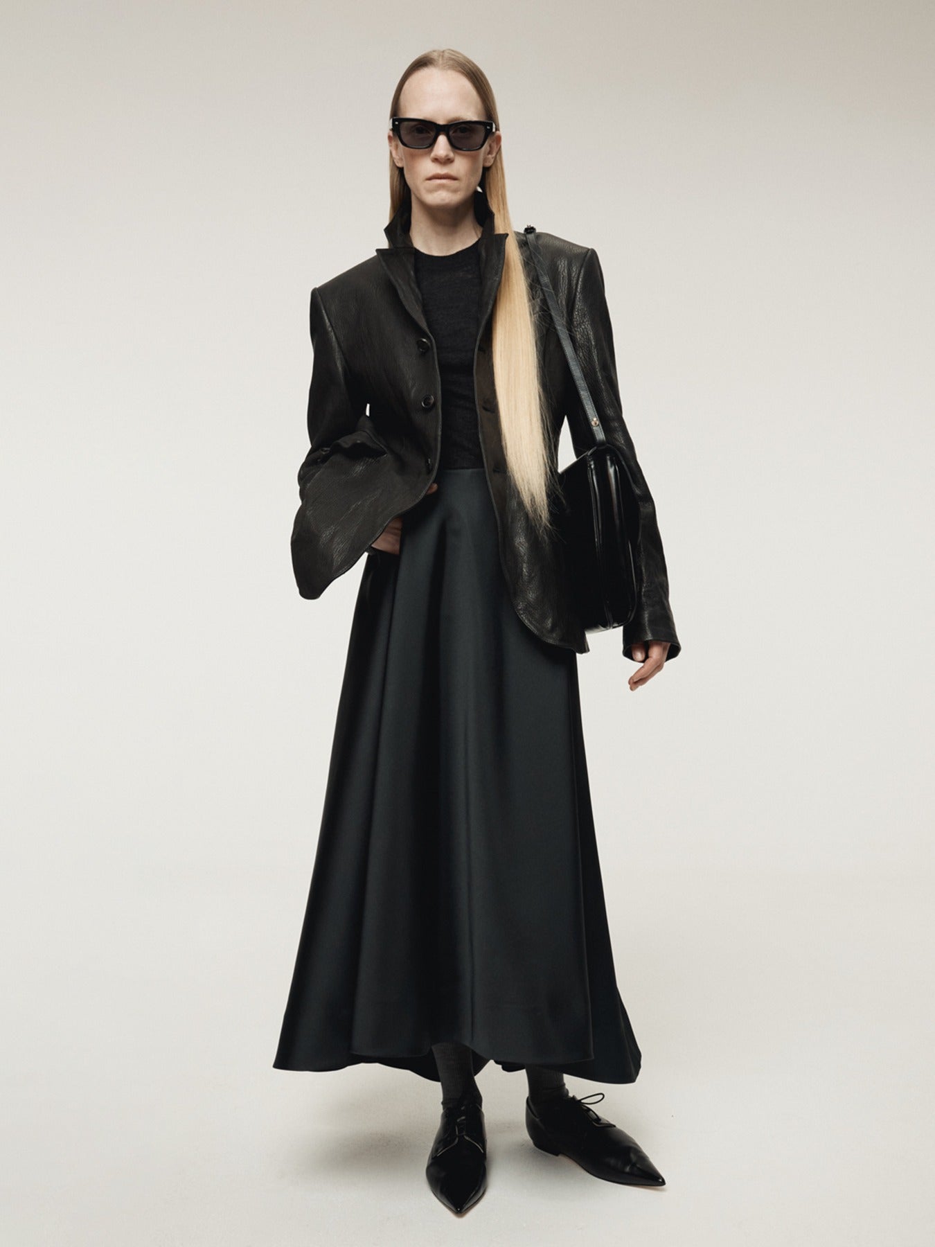 CIRCLE FLARE SKIRT (BLACK)