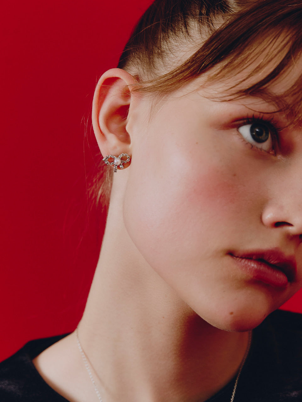 Petit Twinkle Ribbon Pearl Earrings_VH25NNEA110V