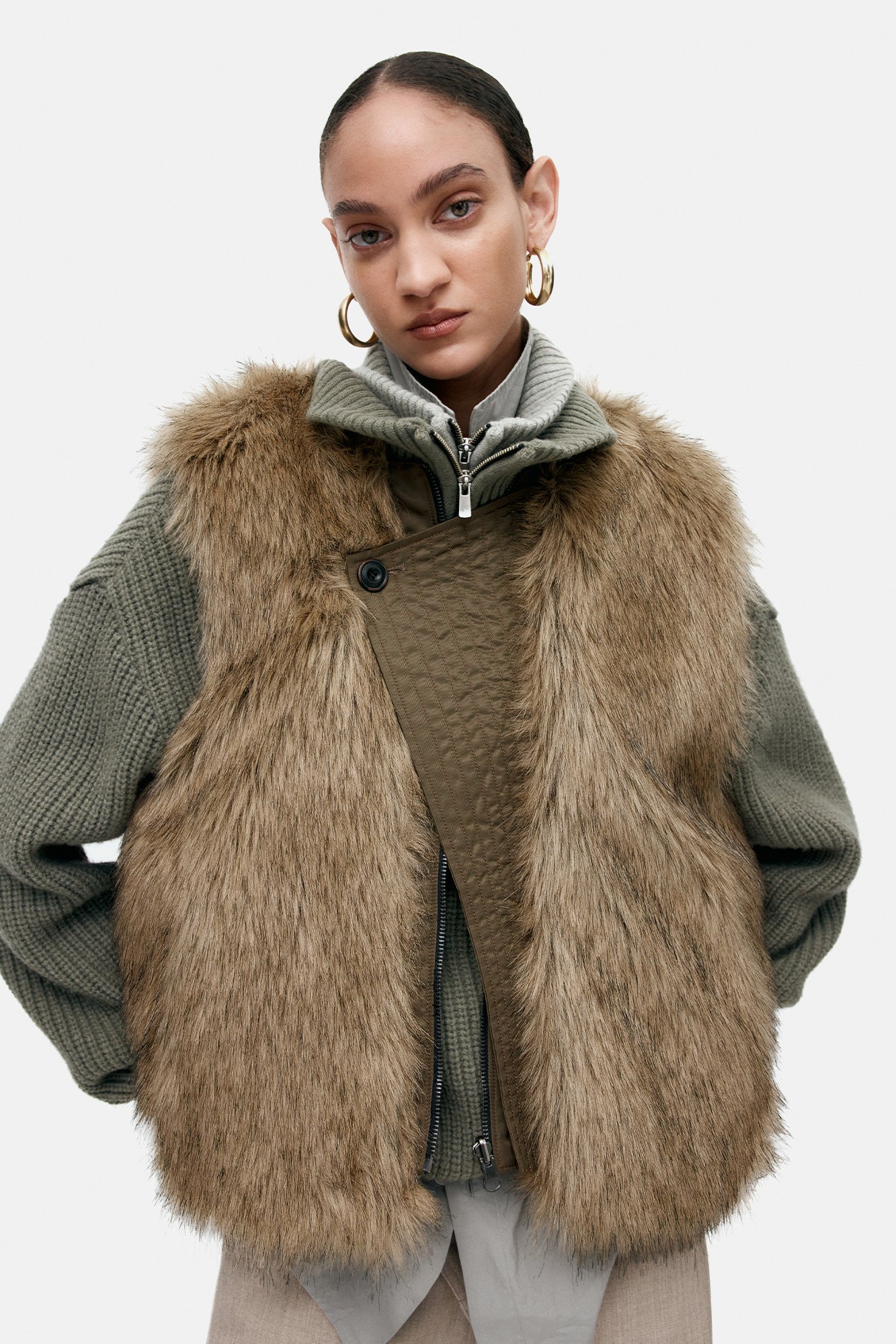 UNISEX CURVED PLACKET REVERSIBLE FAUX-FUR VEST awa722u(BROWN)