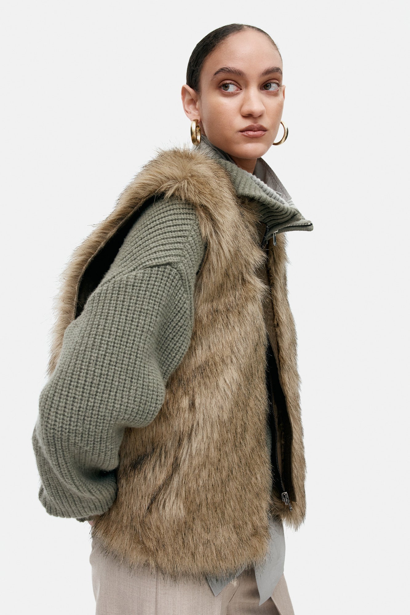 UNISEX CURVED PLACKET REVERSIBLE FAUX-FUR VEST awa722u(BROWN)
