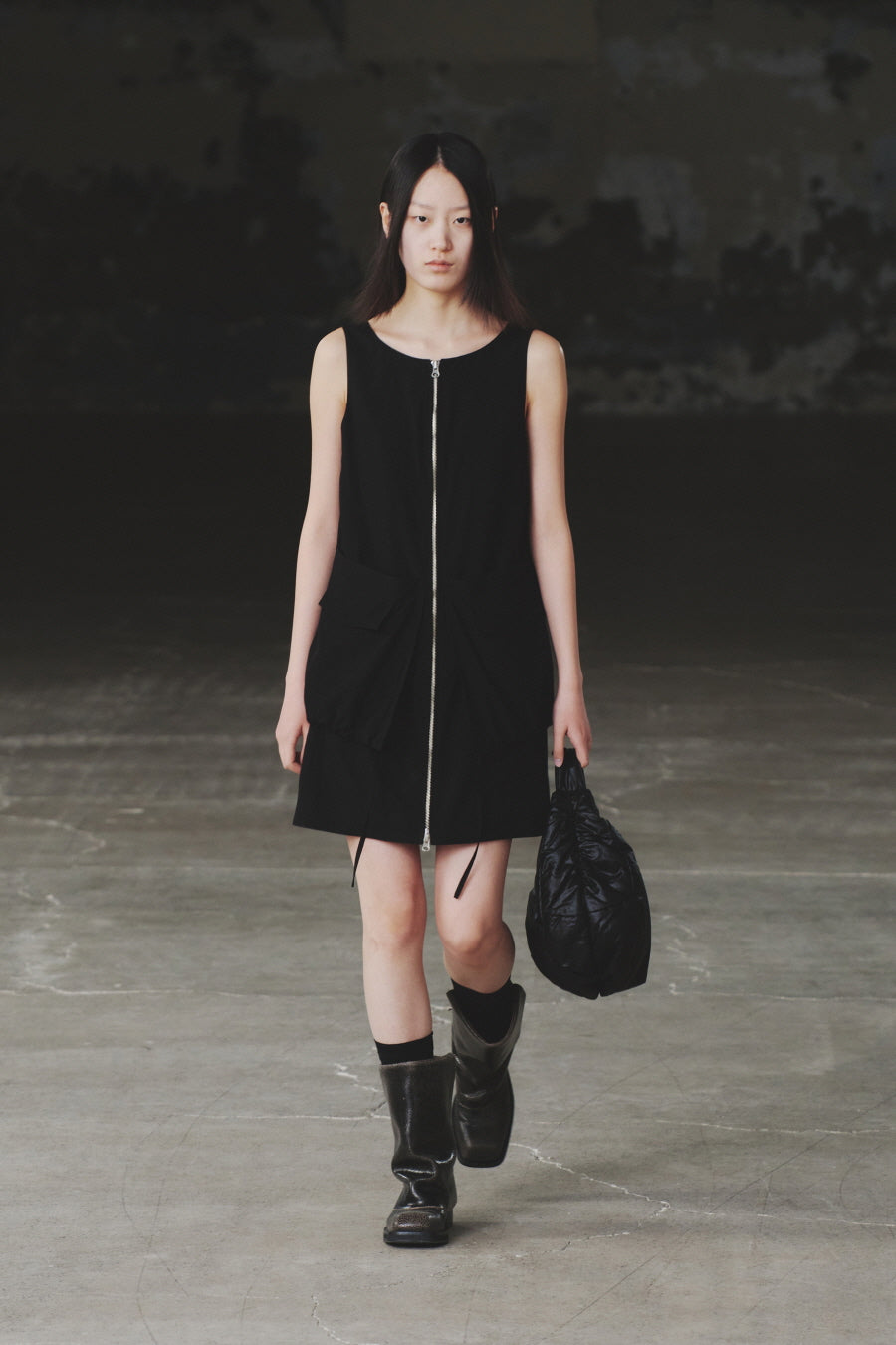 Glossy Croissant Bag BLACK