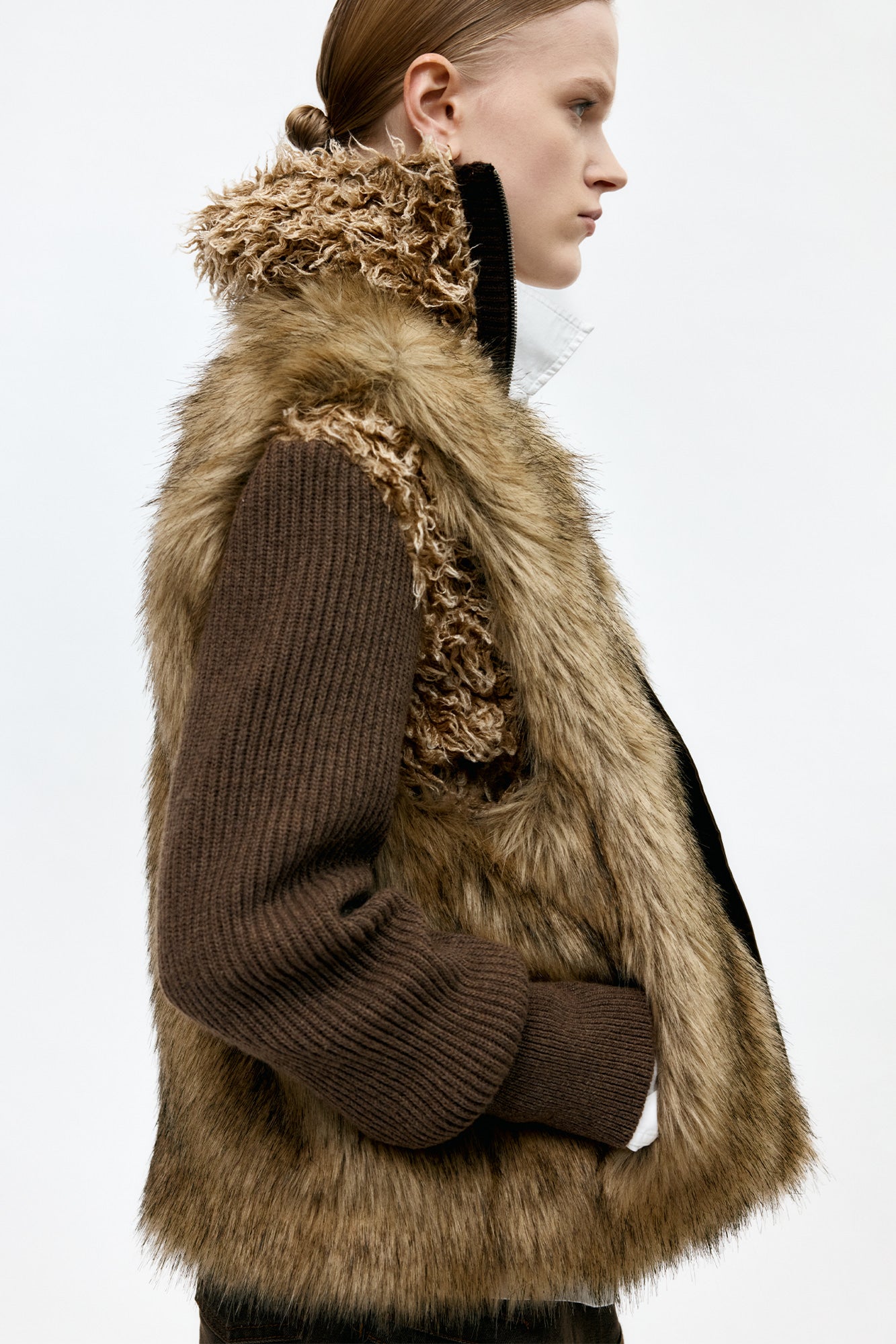 UNISEX CURVED PLACKET REVERSIBLE FAUX-FUR VEST awa722u(BROWN)