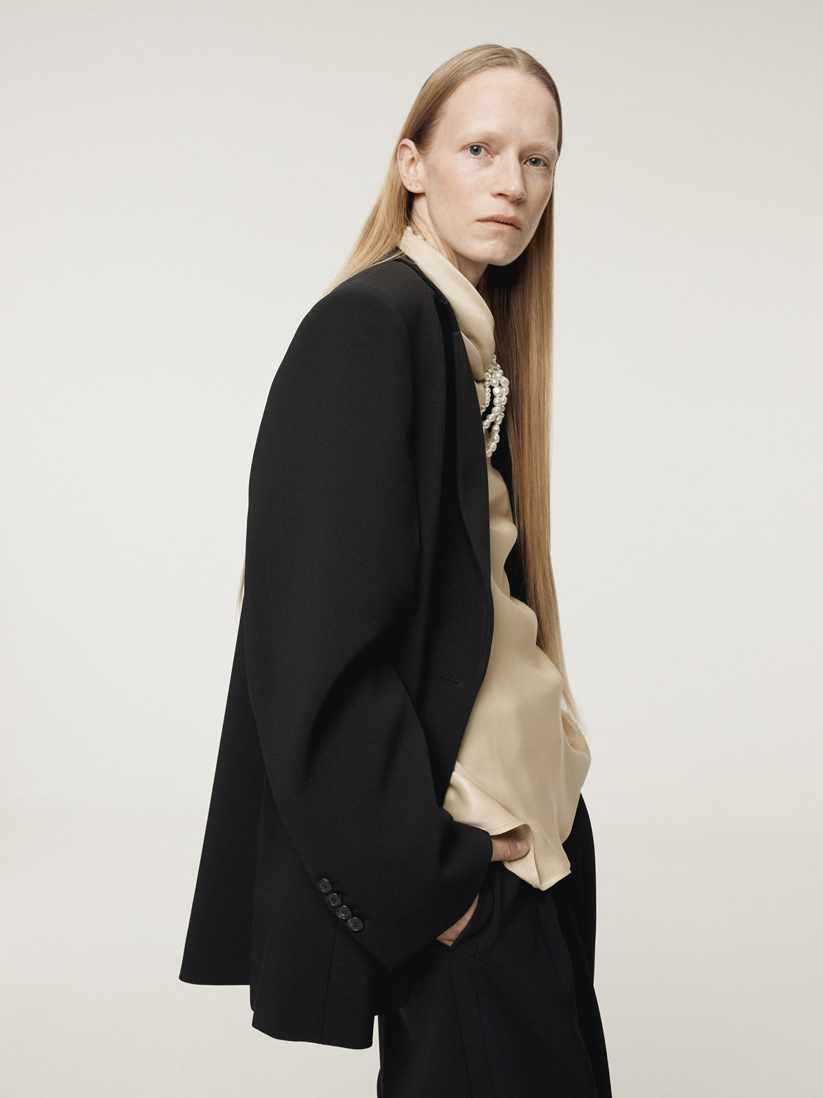 SIGNATURE SINGLE BREASTED JACKET (BLACK)