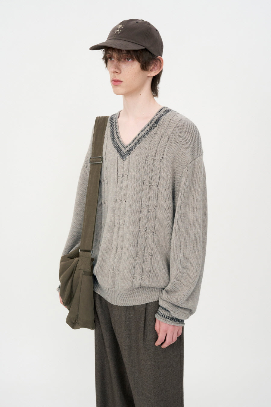 Two-Tone Ribbed Cable V-Neck Knit OATMEAL