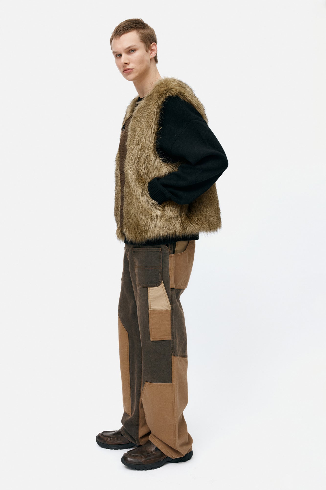 UNISEX CURVED PLACKET REVERSIBLE FAUX-FUR VEST awa722u(BROWN)