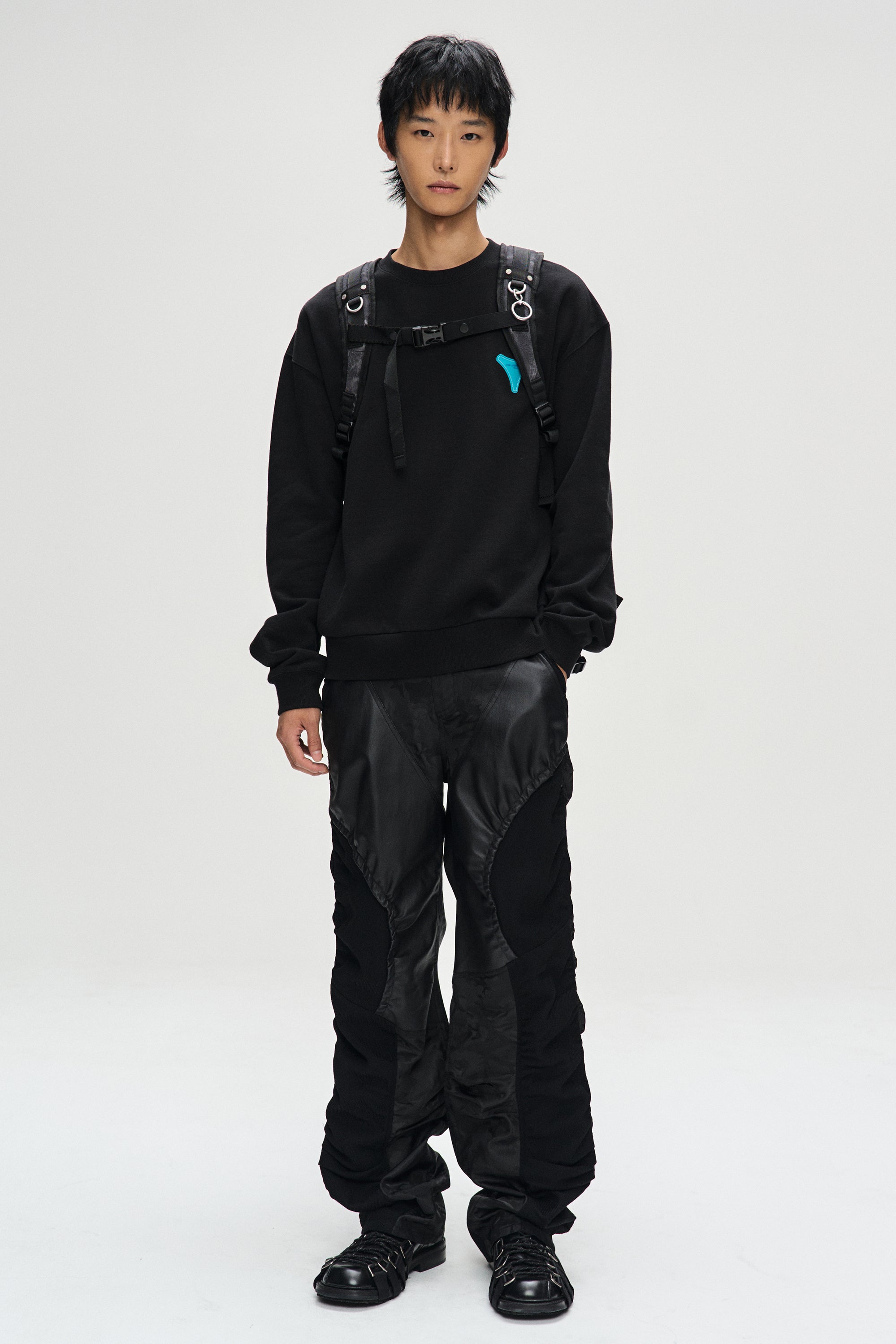 UNISEX STOOL PATCH LOGO SWEATSHIRTS atb1272u (BLACK)