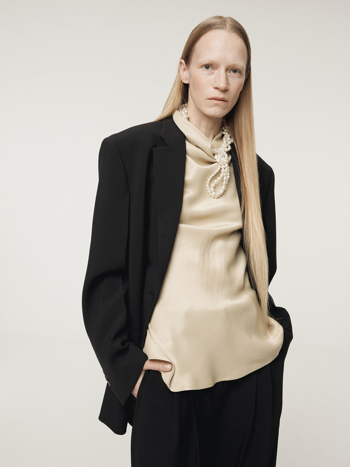 SIGNATURE SINGLE BREASTED JACKET (BLACK)