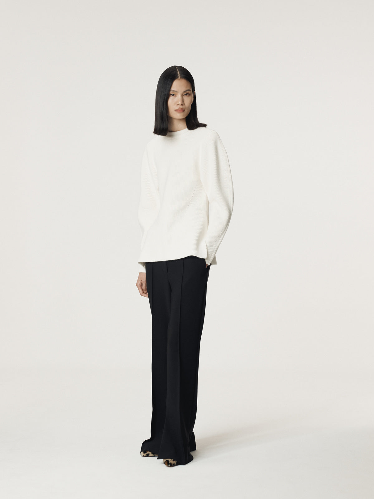 VOLUME SLEEVE STRUCTURED KNIT TOP (IVORY)