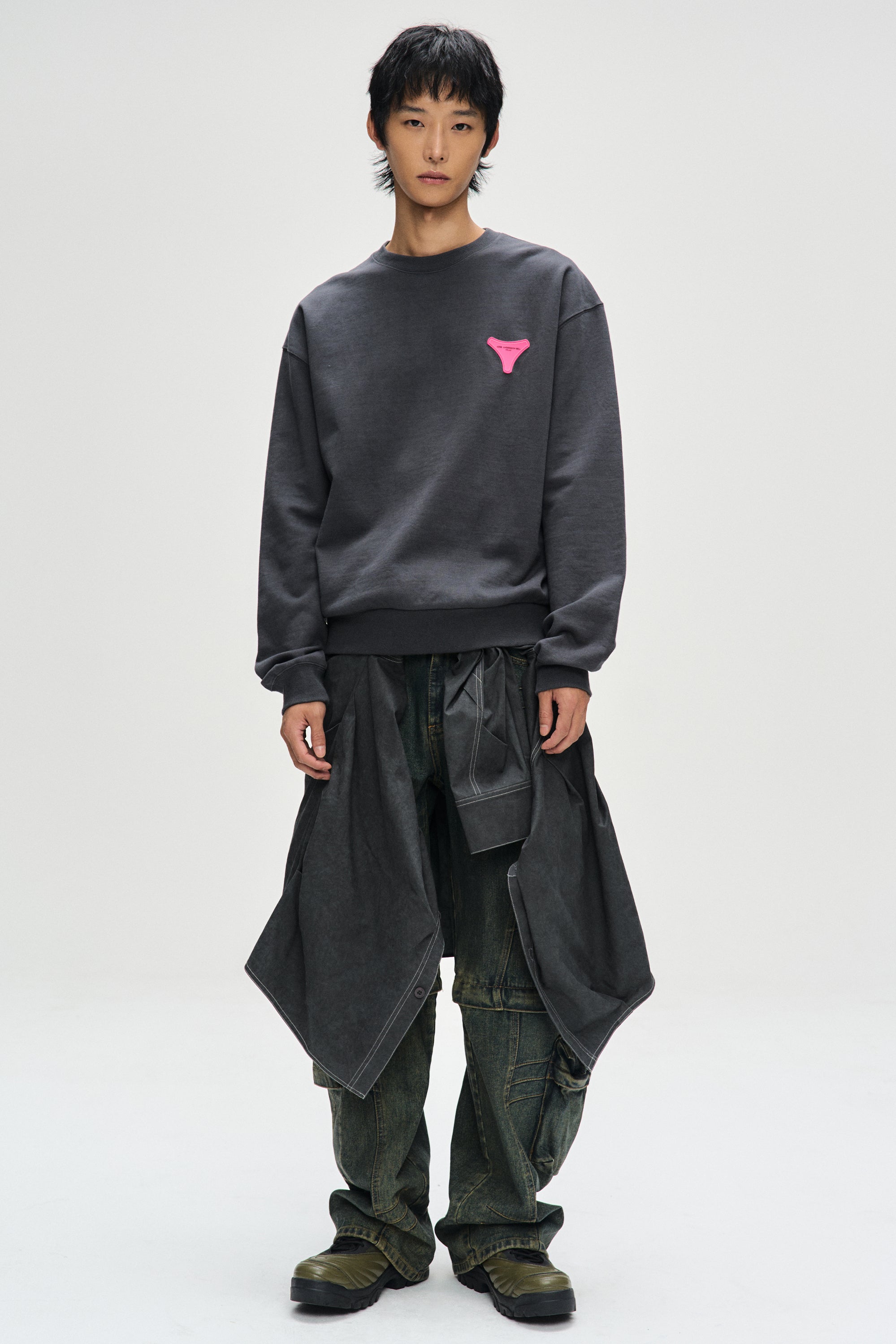 UNISEX STOOL PATCH LOGO SWEATSHIRTS atb1272u (CHARCOAL)