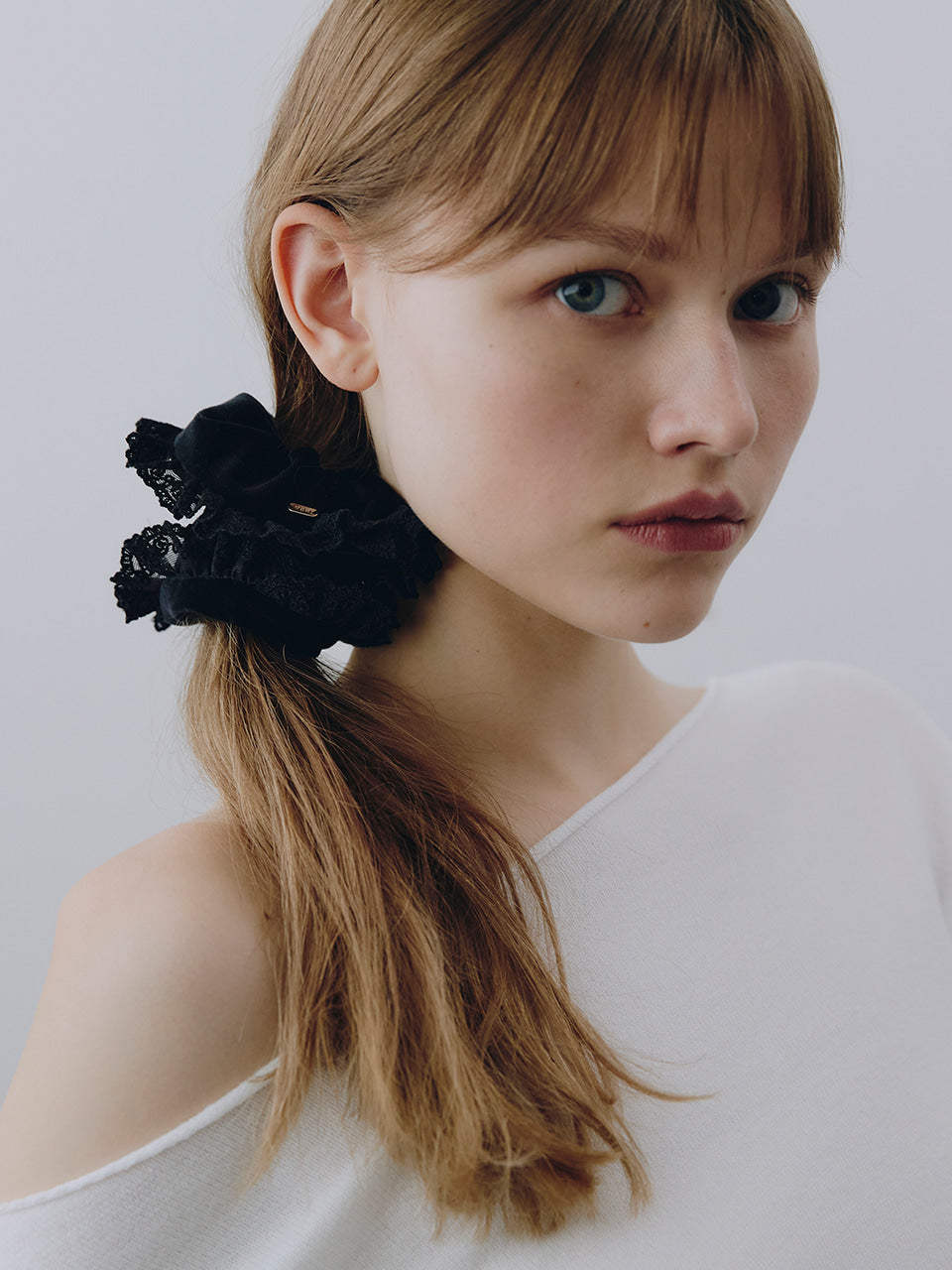 Rose Lace Velvet Scrunchie_VH2579HB004M