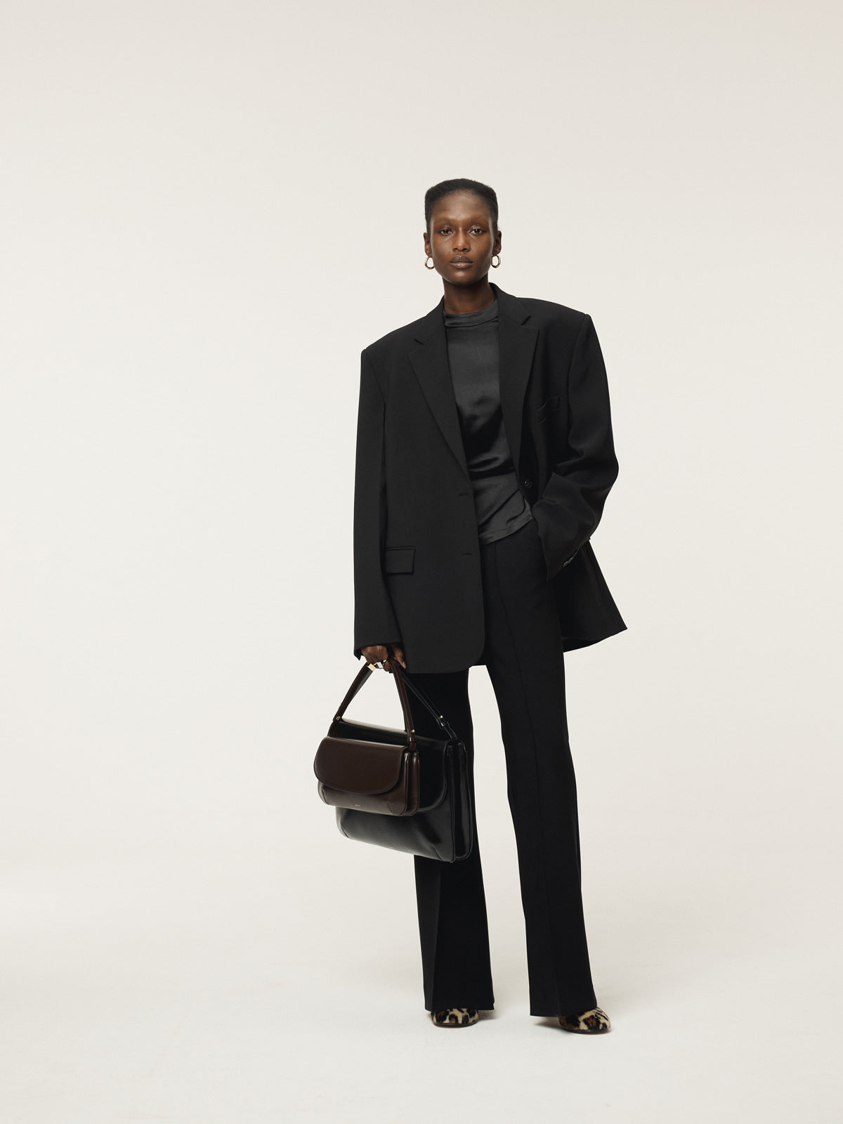 SIGNATURE SINGLE BREASTED JACKET (BLACK)