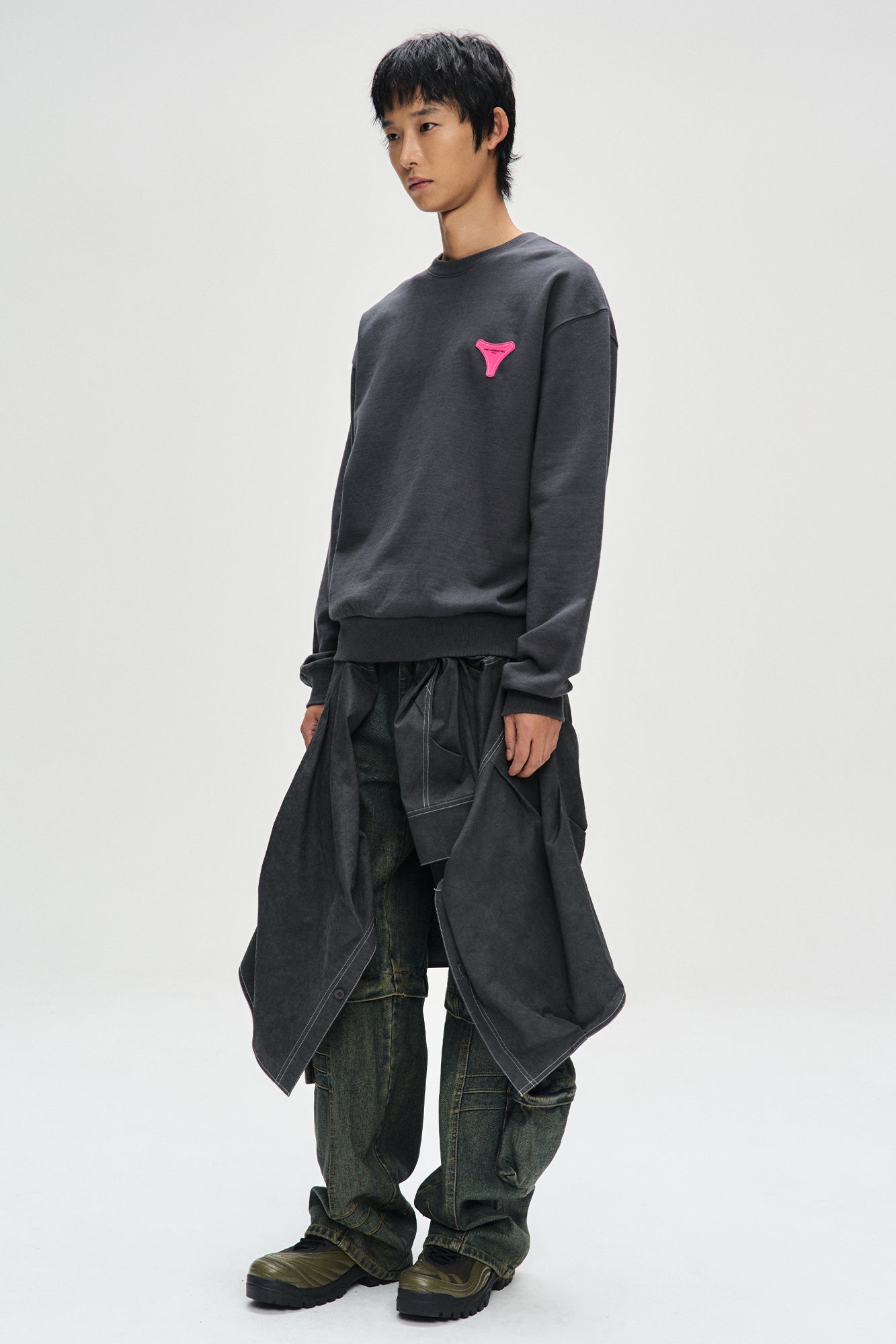 UNISEX STOOL PATCH LOGO SWEATSHIRTS atb1272u (CHARCOAL)