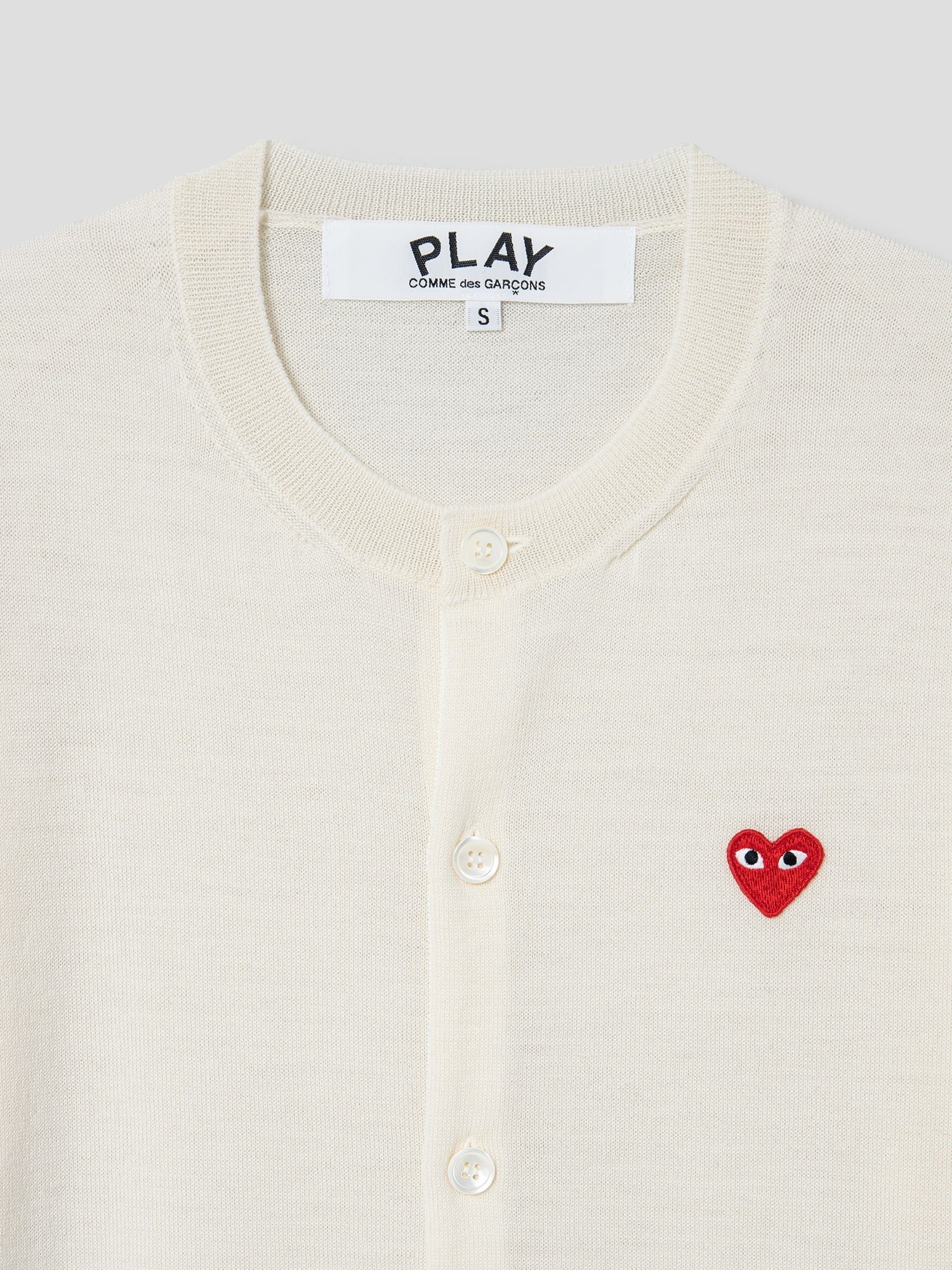 PLAY COMME DES GARCONS (Unisex) Red Heart Wappen Short Sleeve Cardigan-White