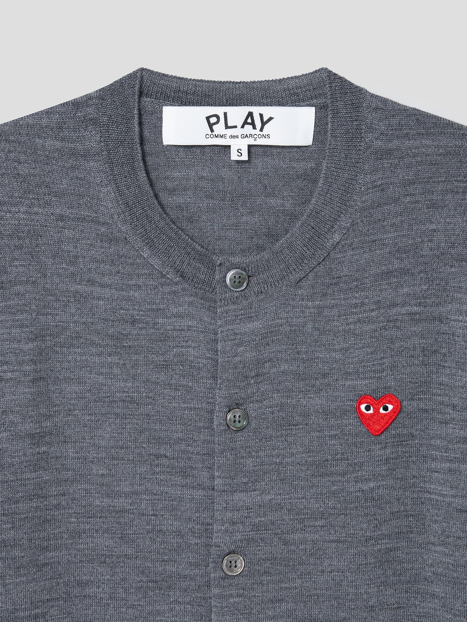 PLAY COMME DES GARCONS (Unisex) Red Heart Wappen Short Sleeve Cardigan - Grey
